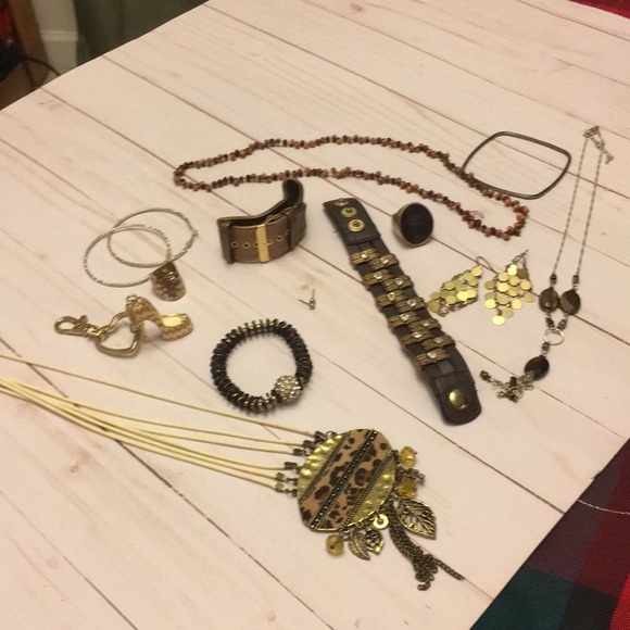 Jewelry - Picture 2 of 3